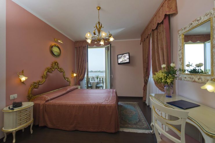 Viktoria Palace Hotel - Plaza de San Marcos