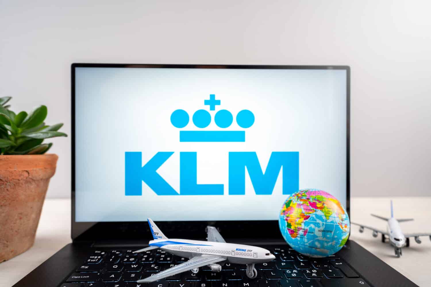KLM teléfono